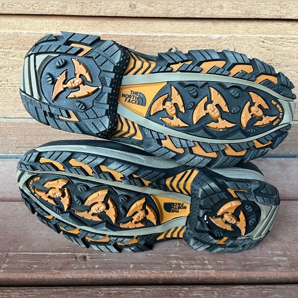 North Face women’s mid rise hiking boots, size 10. Waterproof and insulated. EUC - Picture 7 of 15